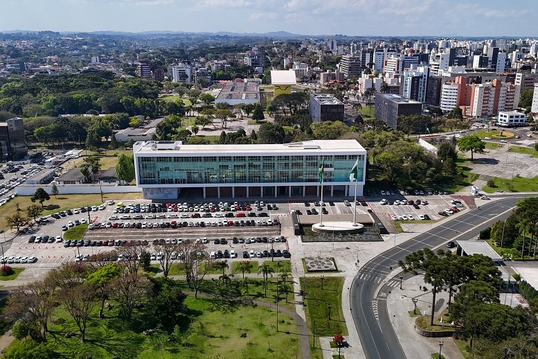 Caneladas do período pré-eleitoral já impactam a política paranaense