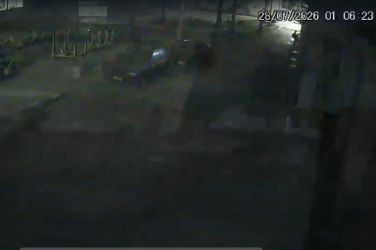 Homem é detido após roubo de cabos que deixou praça sem iluminação