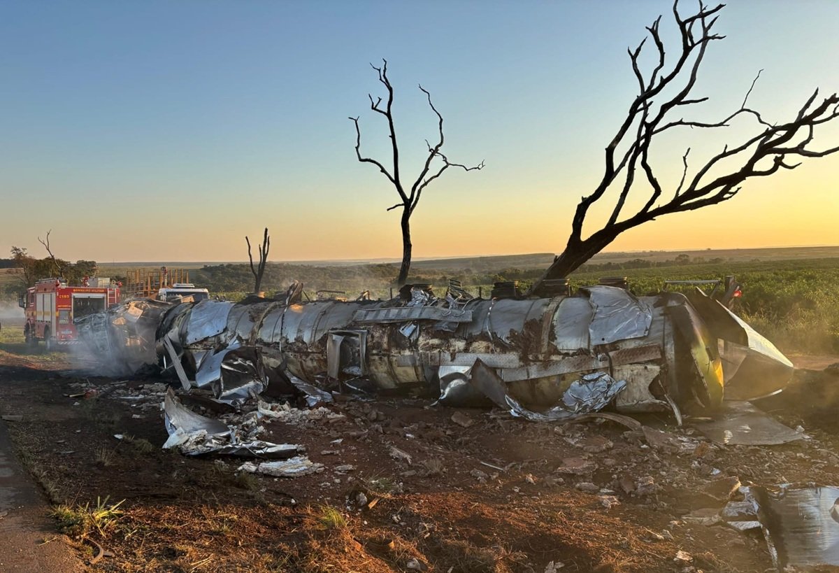 Acidente na BR-153 resulta na morte de motorista em incêndio de carreta