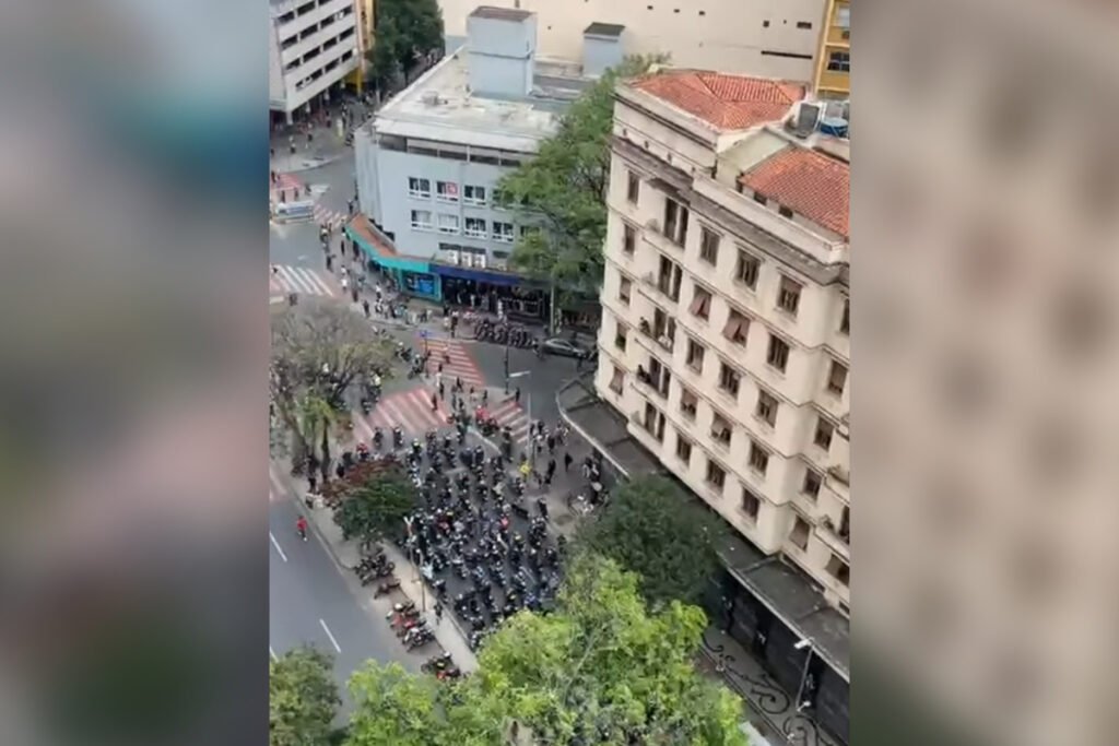 Trabalhadores de aplicativos realizam protesto em Belo Horizonte por melhores condições