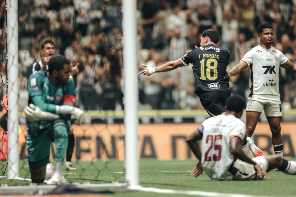 Atlético-Mg conquista vitória sobre Vitória e se aproxima da zona da Copa Sul-Americana
