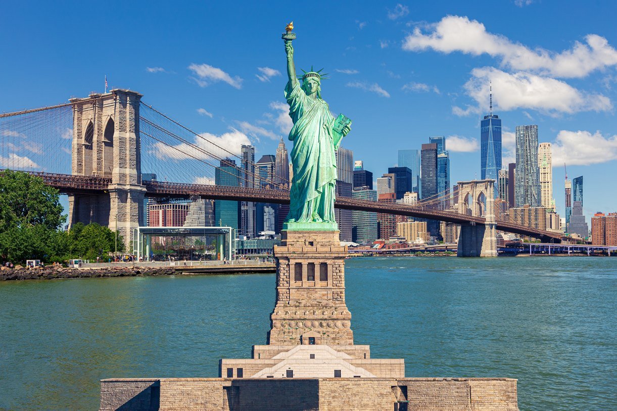 Tragédia em Nova York: mãe e filha morrem após naufrágio próximo à Estátua da Liberdade