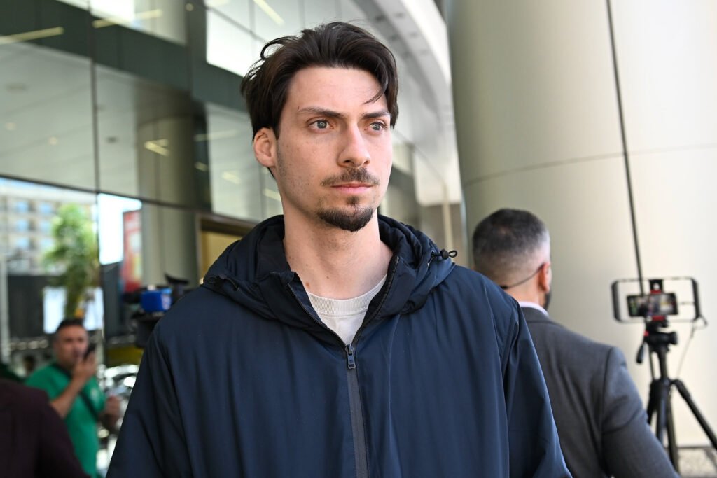 Candidatura de Jair Renan Bolsonaro não revela orientação sexual no TSE