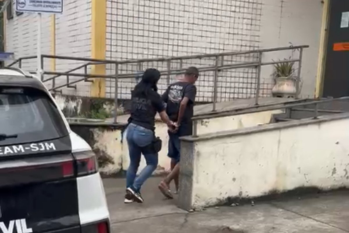 Adolescente apreendido por envolvimento em estupro coletivo de menina de 13 anos no RJ