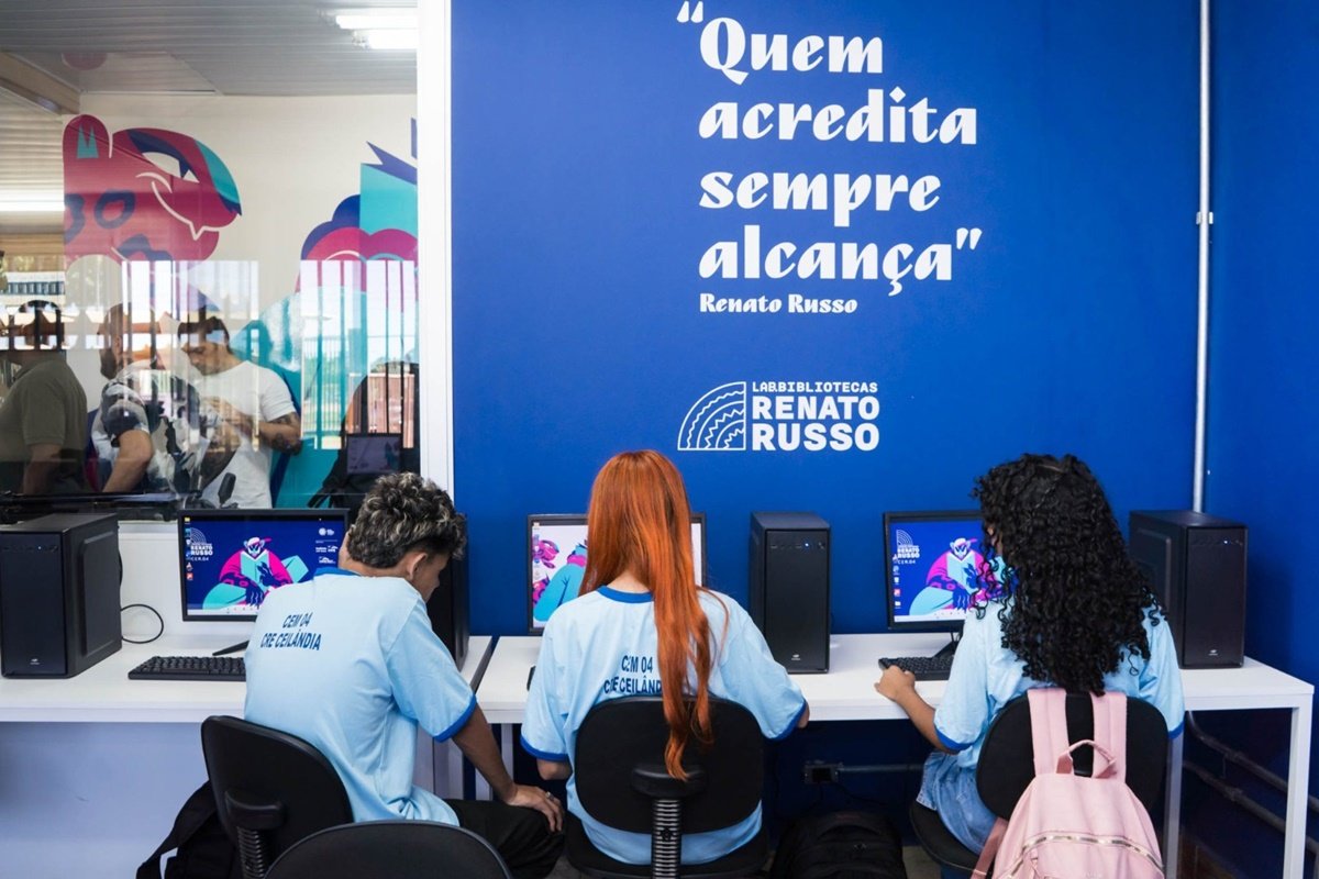 Nova biblioteca é inaugurada em homenagem a Renato Russo no Lago Norte