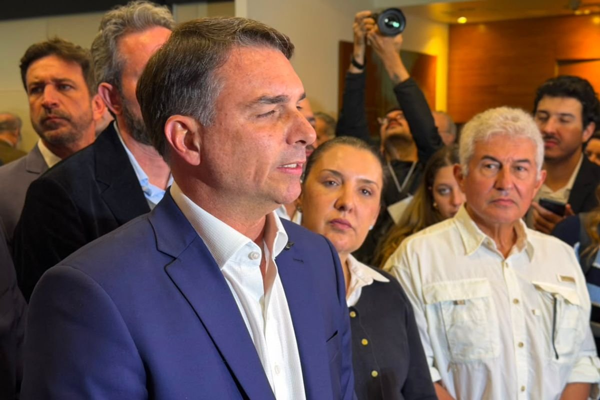 Flávio Bolsonaro se reunirá com ministro de El Salvador para debater segurança pública
