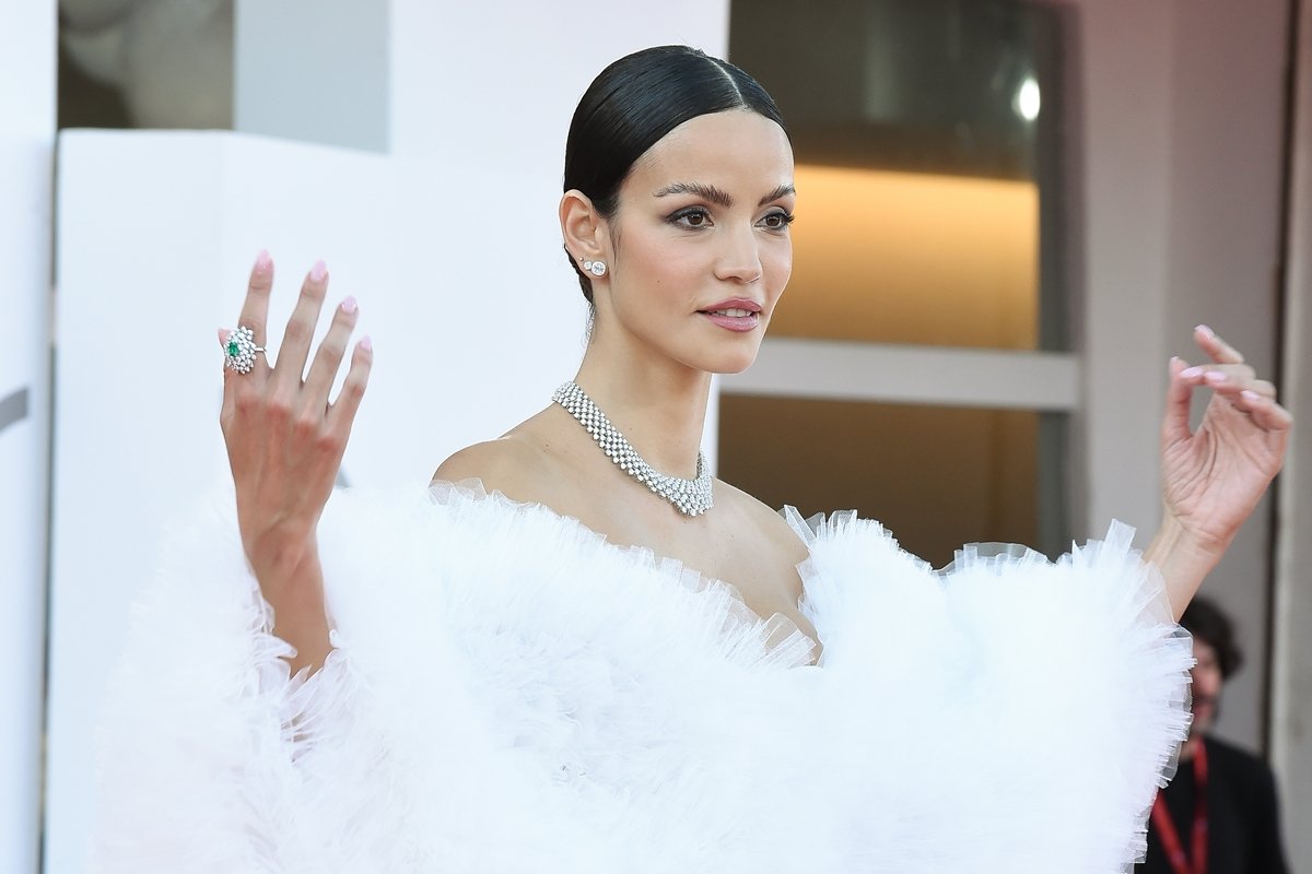 Mulheres assumem a compra de diamantes como forma de empoderamento