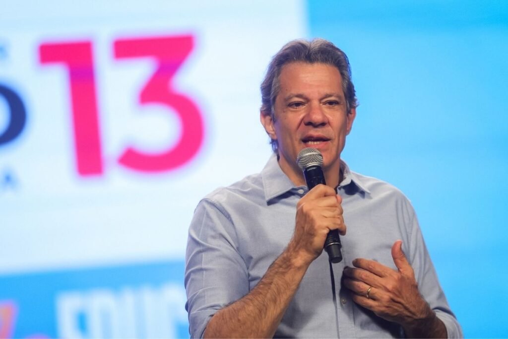 Haddad promete transformar educação em São Paulo e valorizar professores