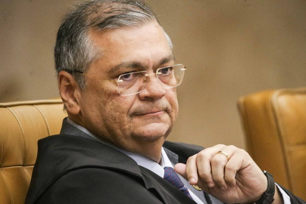 Flávio Dino estabelece prazo para resposta de partidos sobre emendas parlamentares