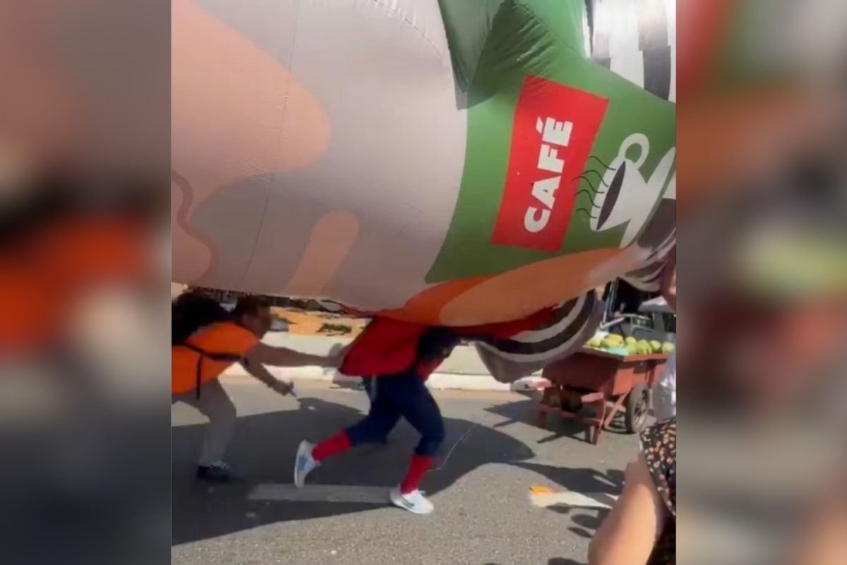 Conflito entre ativistas na Avenida Paulista envolve boneco de Lula e Homem-Aranha