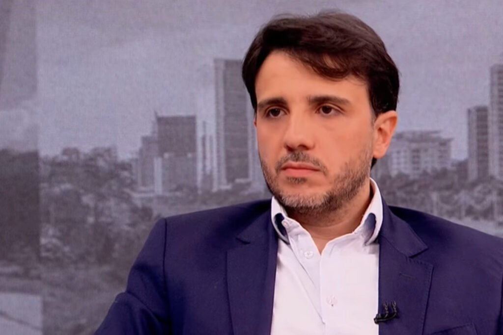 Renan Santos se posiciona como alternativa contra Lula e Flávio Bolsonaro