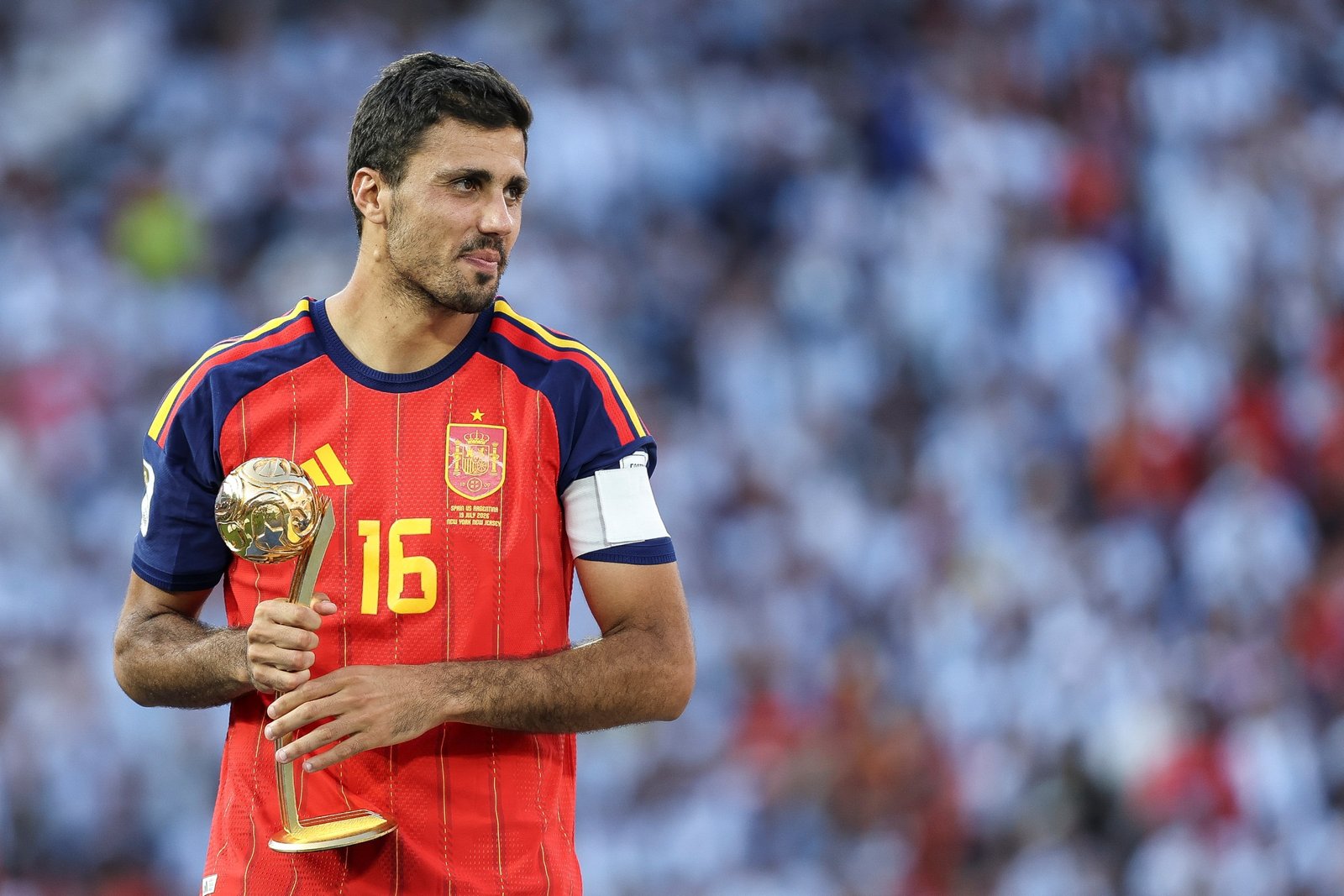 Barcelona eleva proposta por Rodri, mas Manchester City mantém valor alto