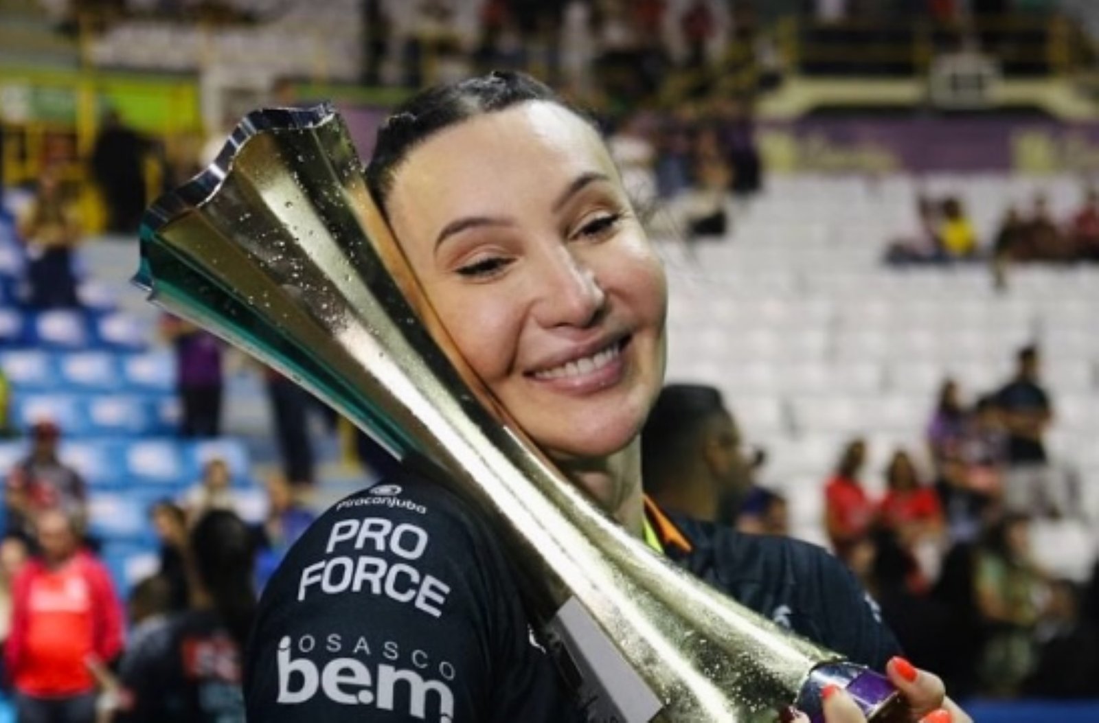 Tifanny critica decisão da CBV sobre mulheres trans no vôlei