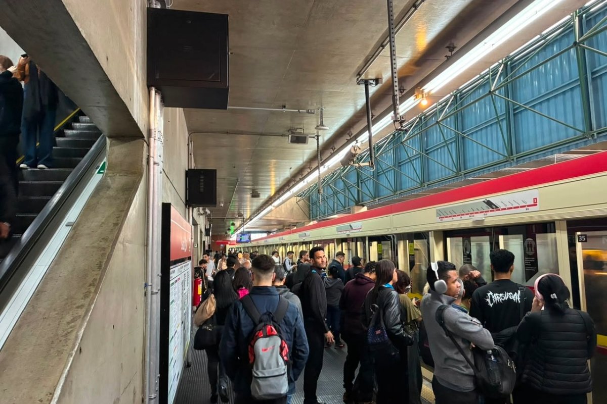 Greve dos ferroviários afeta circulação na CPTM em São Paulo