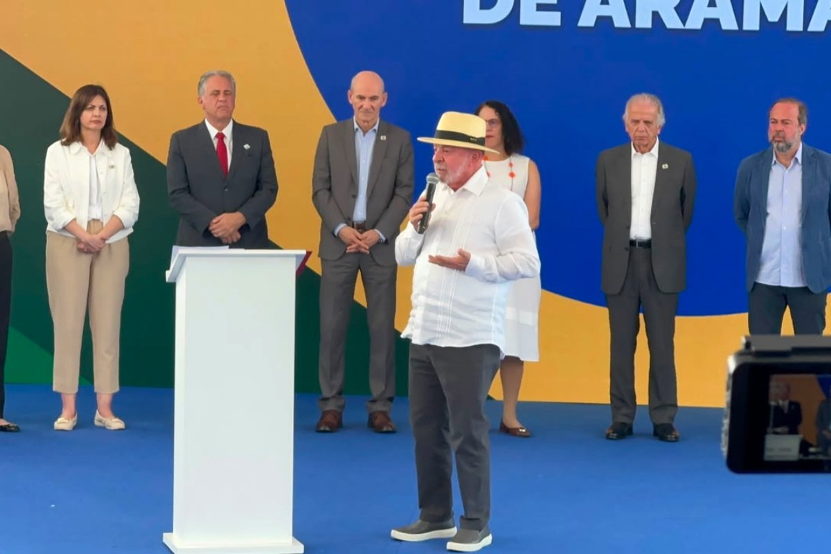 Lula anuncia investimentos para finalizar submarino nuclear brasileiro