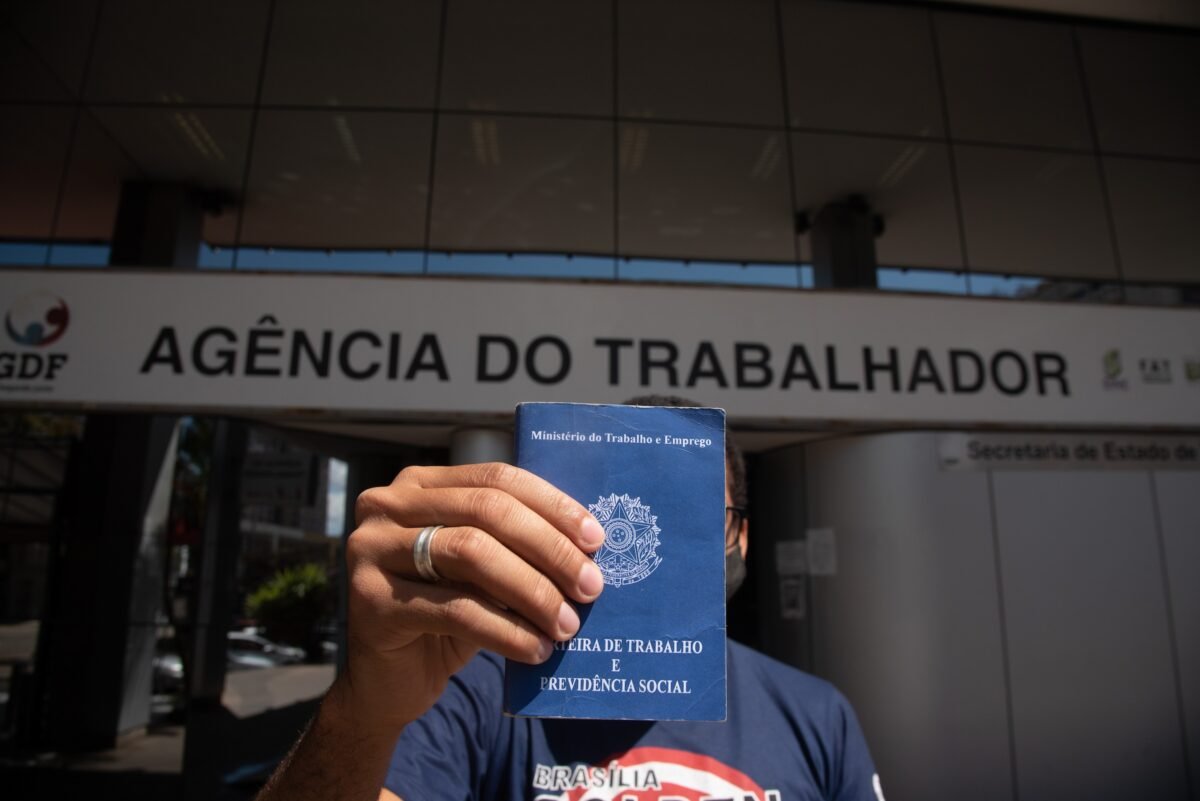 Distrito Federal oferece 846 vagas de emprego com salários de até R$ 5 mil