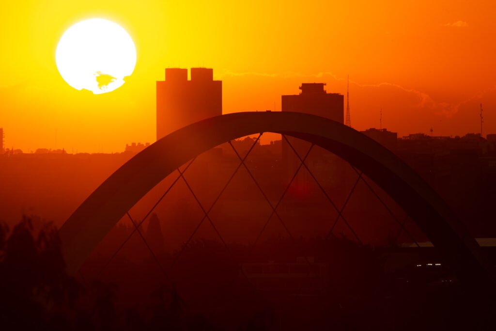 Onda de calor deve elevar temperaturas acima de 40°C em várias regiões do Brasil