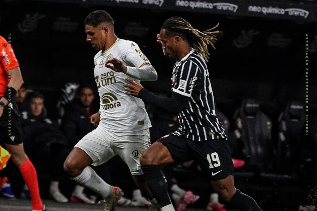 Torcedores do Corinthians manifestam descontentamento após nova derrota