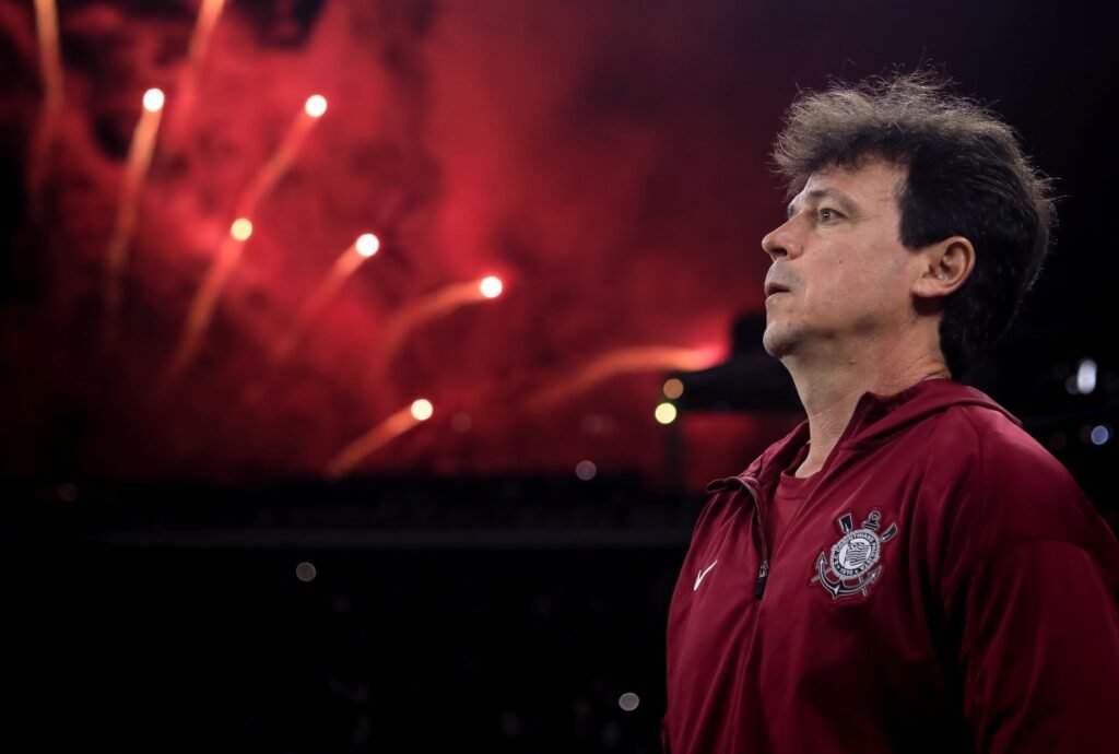 Corinthians é eliminado da Libertadores e Diniz fala sobre momento difícil