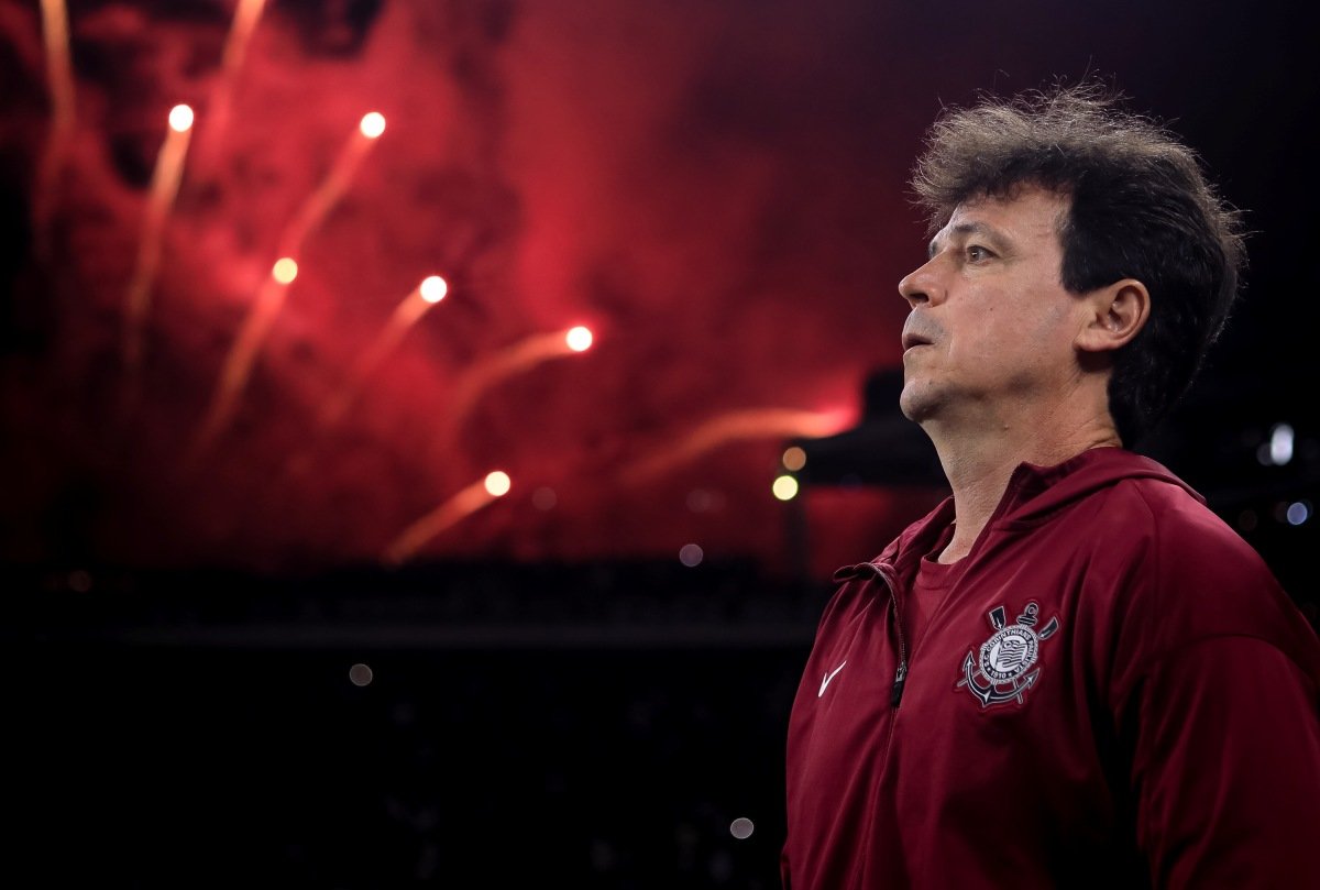 Corinthians é eliminado da Libertadores e Diniz fala sobre momento difícil