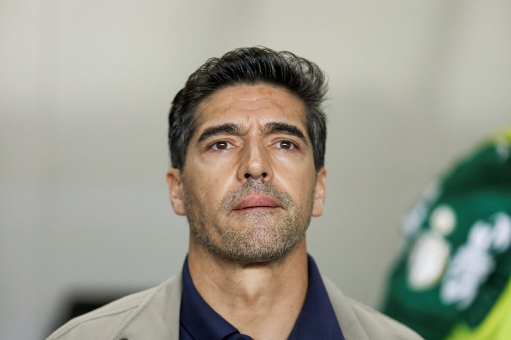 Abel Ferreira critica uso de microfones após empate entre Botafogo e Palmeiras