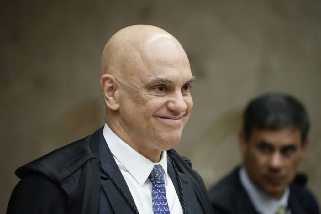 Abracrim solicita afastamento de Alexandre de Moraes após revelações sobre diálogos
