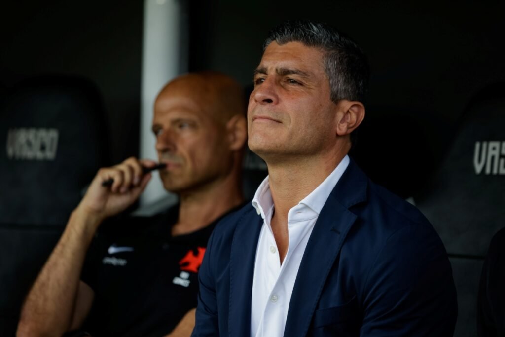 Técnico do Vasco reflete sobre derrota para o Fluminense e mira próxima partida