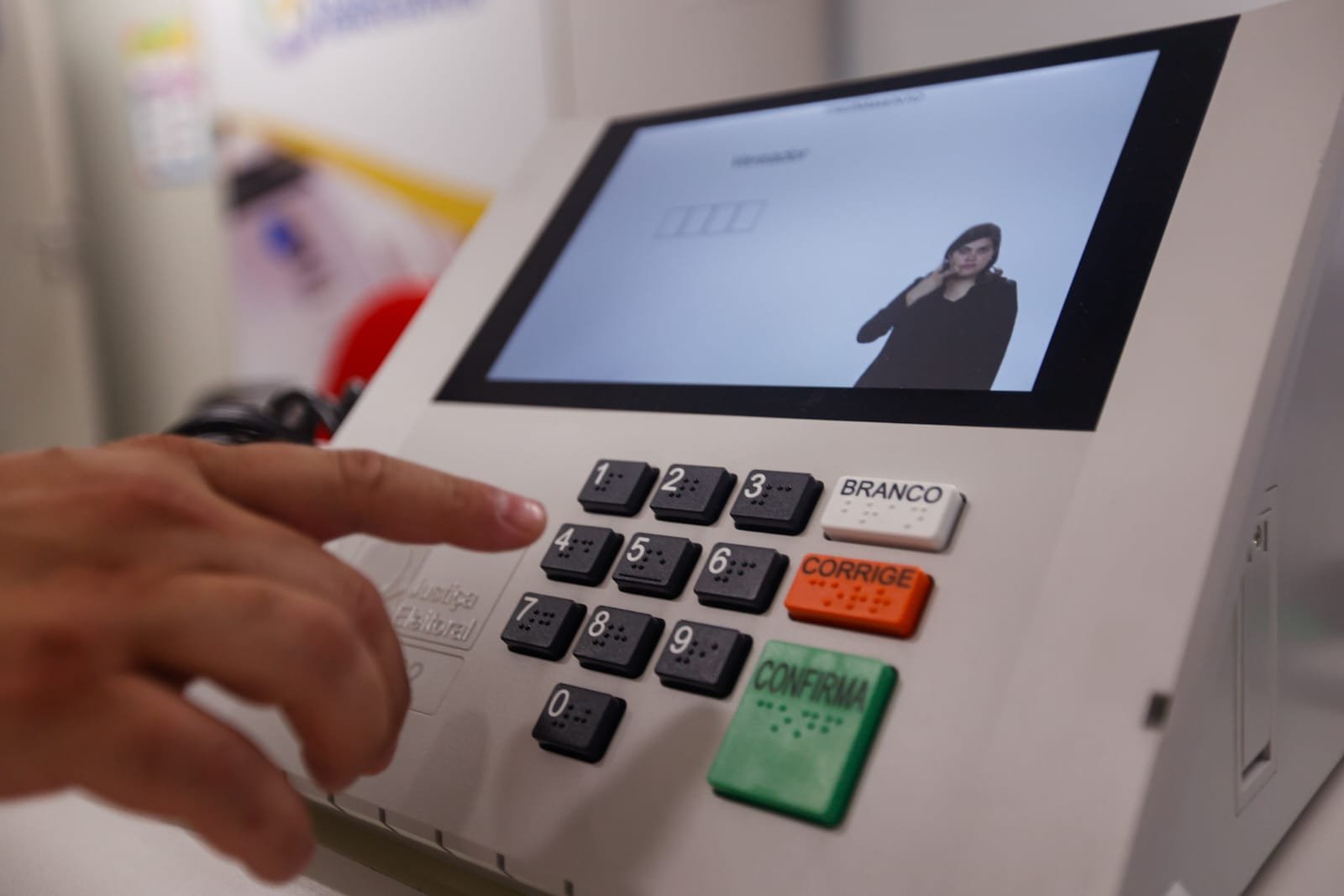 Entenda as diferenças entre votos nulos e brancos nas eleições