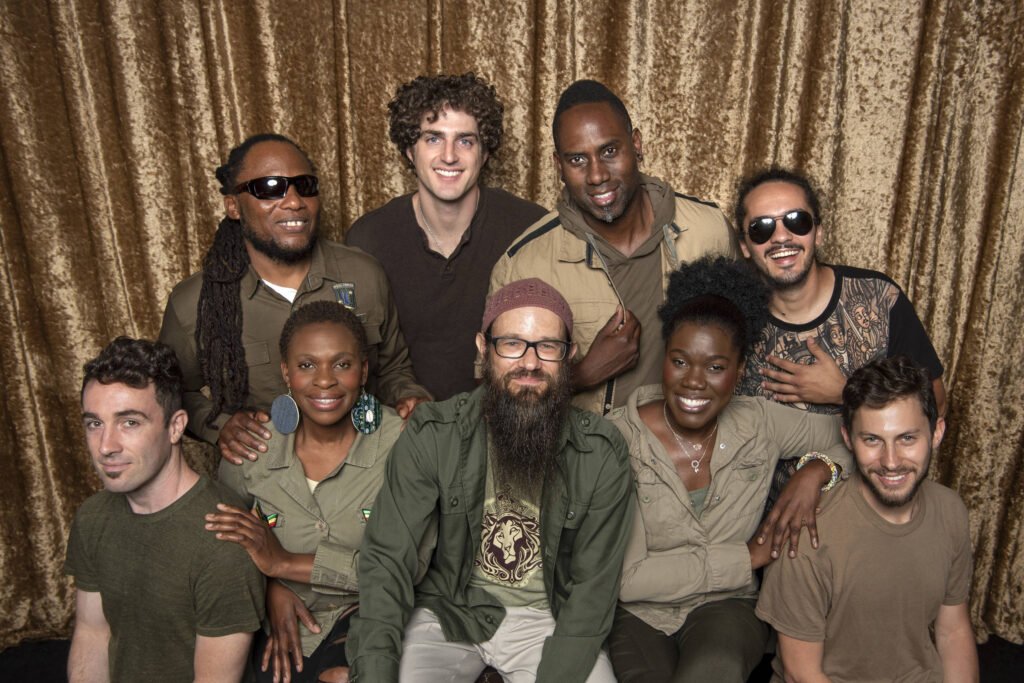 Groundation revisita Bob Marley com a liberdade do jazz e a força do reggae roots