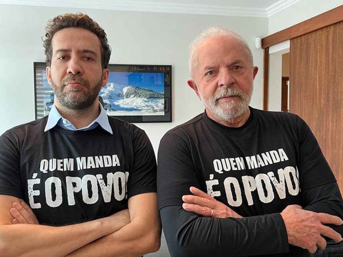 Deputado Janones mobiliza militância após suspensão do Exército do Lula