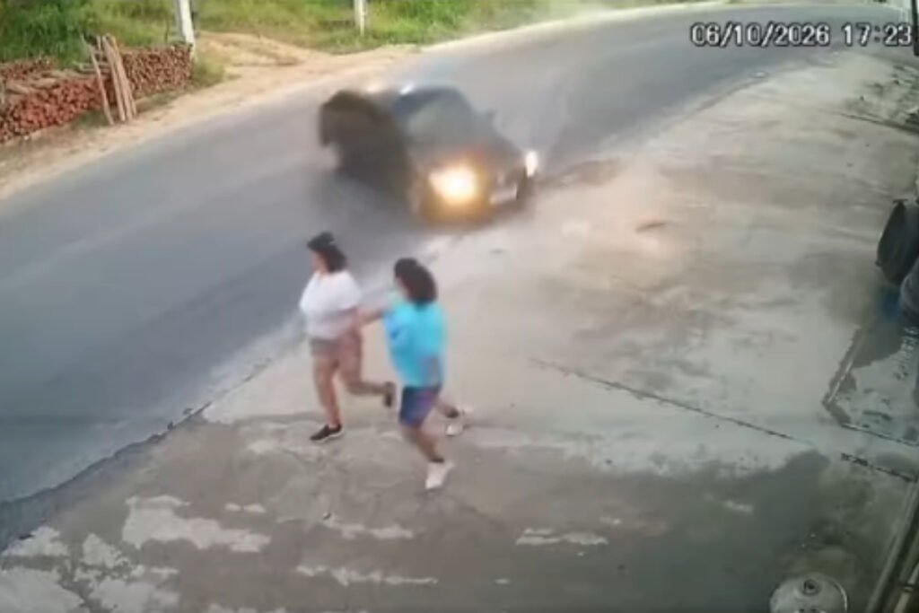 Irmãs são atropeladas por carro desgovernado em Orobó, PE