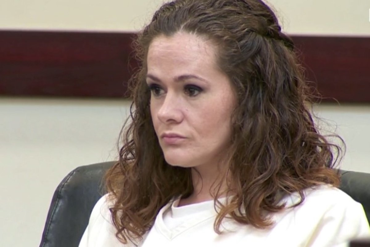 Christa Pike, mulher que sobreviveu a injeção letal, está acordada e se comunicando