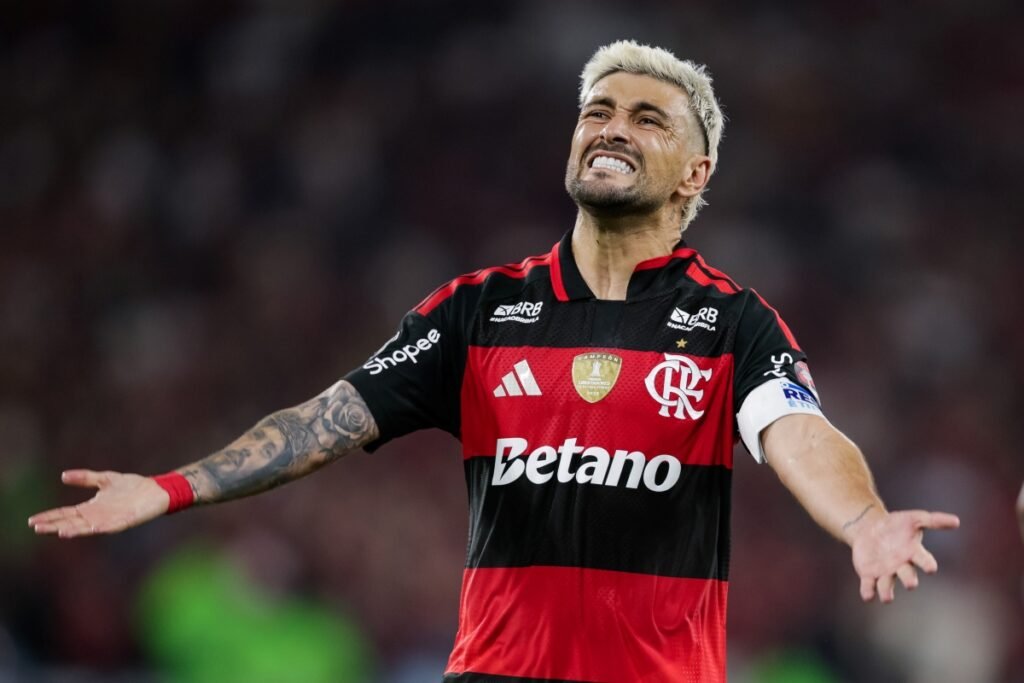 Flamengo divulga desfalques e relacionados para enfrentar o Santos
