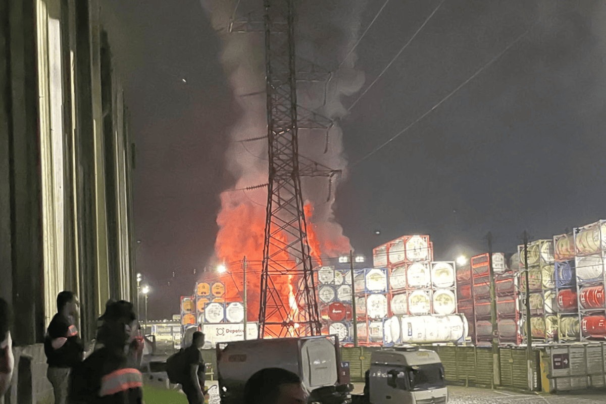 Incêndio atinge depósito de produtos químicos em Cubatão
