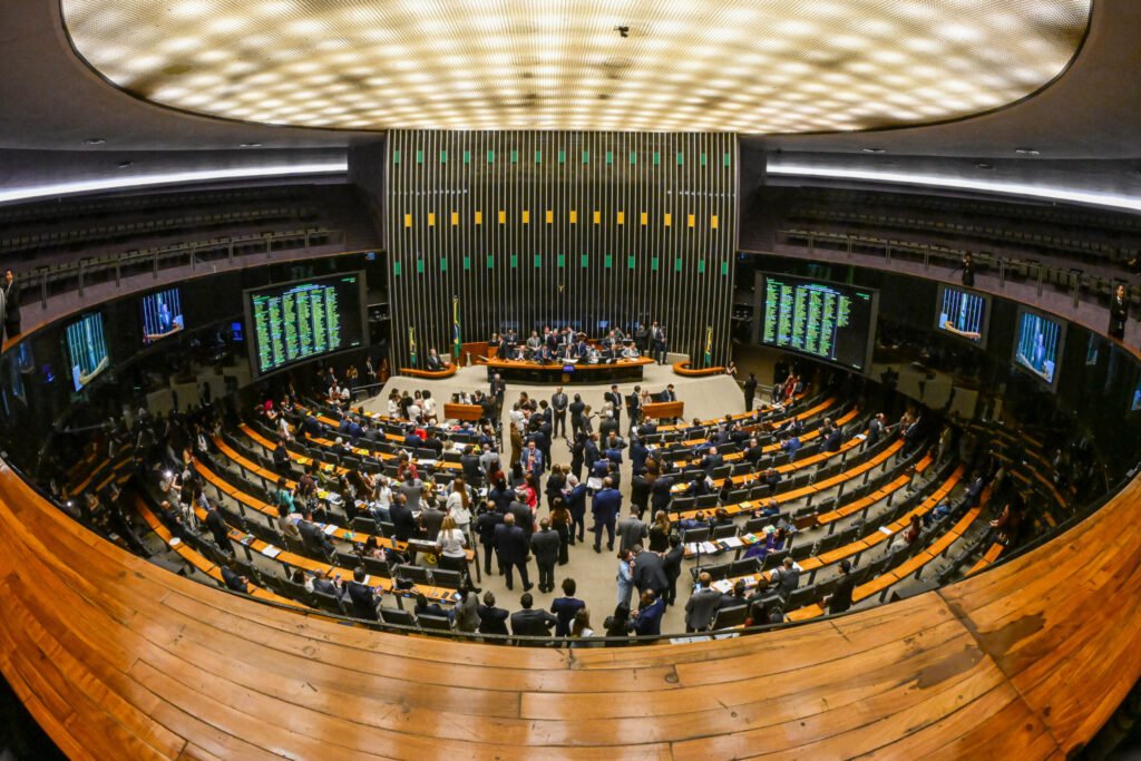 Levantamento revela intenções de voto para deputados federais no Distrito Federal