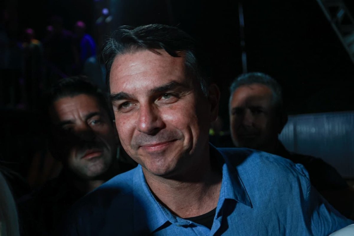 Flávio Bolsonaro recebe apoio da bancada agro e projeta futuro no Ministério da Agricultura